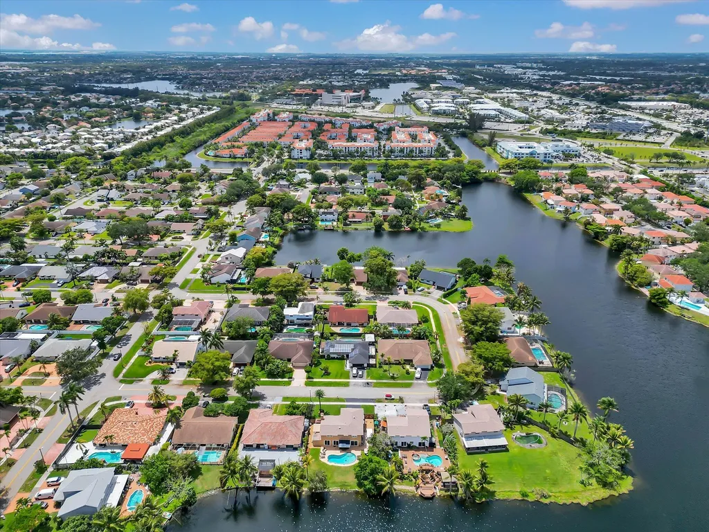 621 SW 98th Terrace Pembroke Pines FL 33025