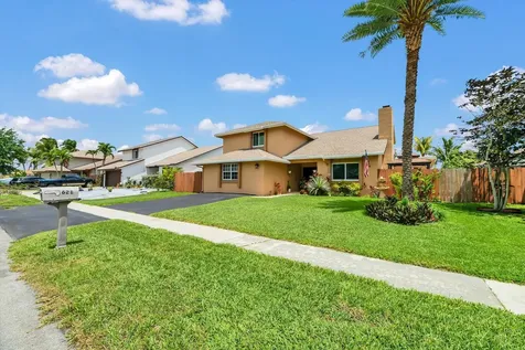 621 SW 98th Terrace Pembroke Pines FL 33025