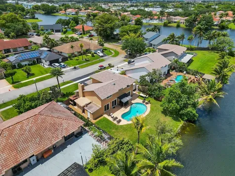 621 SW 98th Terrace Pembroke Pines FL 33025