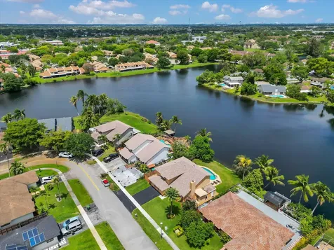 621 SW 98th Terrace Pembroke Pines FL 33025