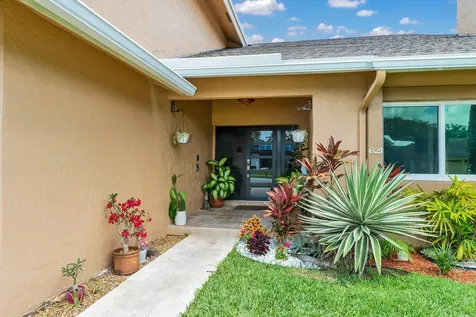 621 SW 98th Terrace Pembroke Pines FL 33025