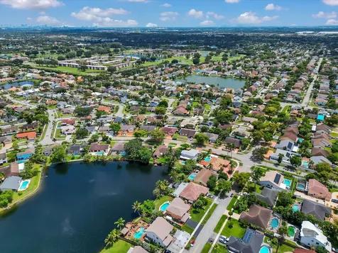 621 SW 98th Terrace Pembroke Pines FL 33025