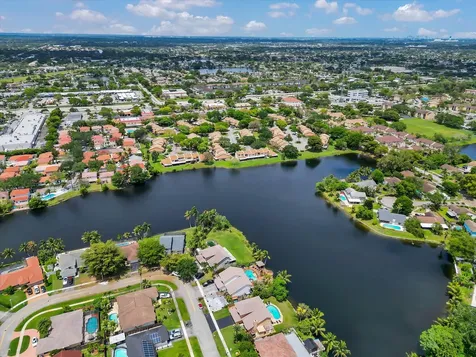 621 SW 98th Terrace Pembroke Pines FL 33025