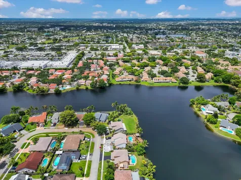 621 SW 98th Terrace Pembroke Pines FL 33025