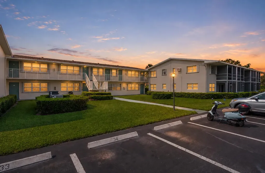 740 W Horizons W Boynton Beach FL 33435