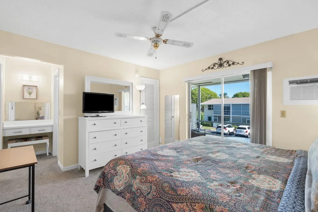 740 W Horizons W Boynton Beach FL 33435