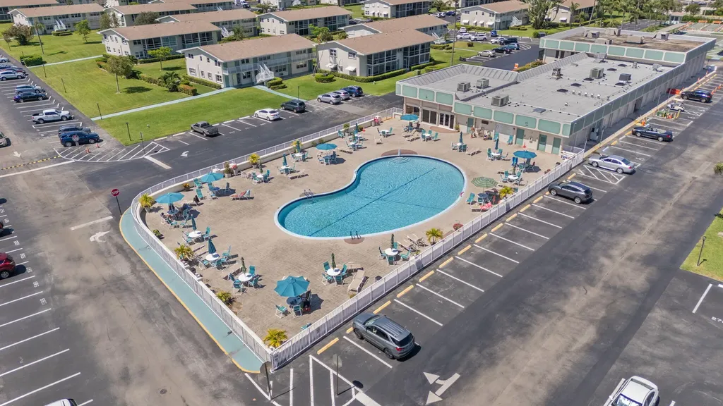 740 W Horizons W Boynton Beach FL 33435