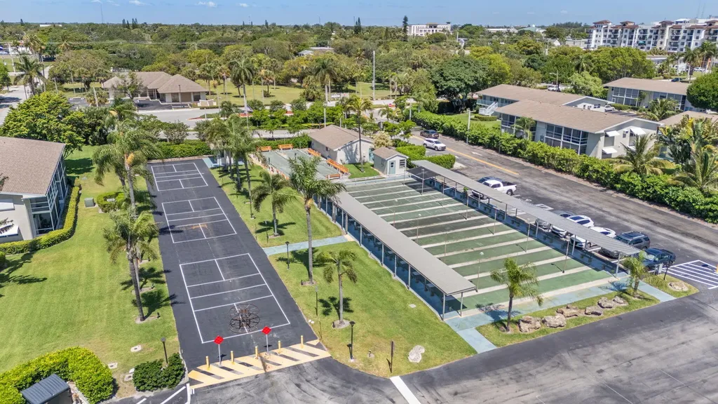 740 W Horizons W Boynton Beach FL 33435