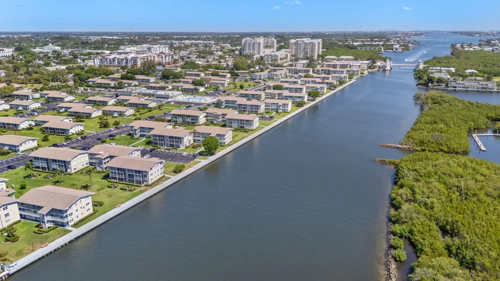740 W Horizons W Boynton Beach FL 33435