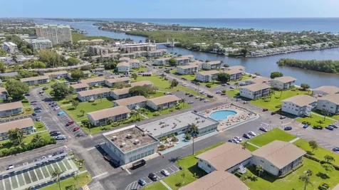 740 W Horizons W Boynton Beach FL 33435