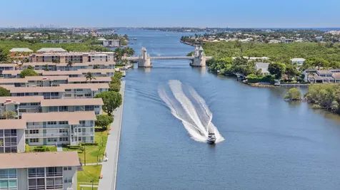740 W Horizons W Boynton Beach FL 33435