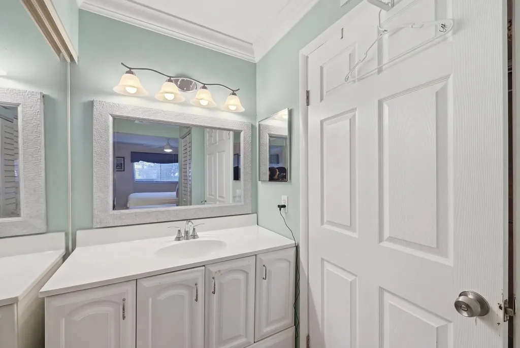 15301 Pembridge Avenue Delray Beach FL 33484