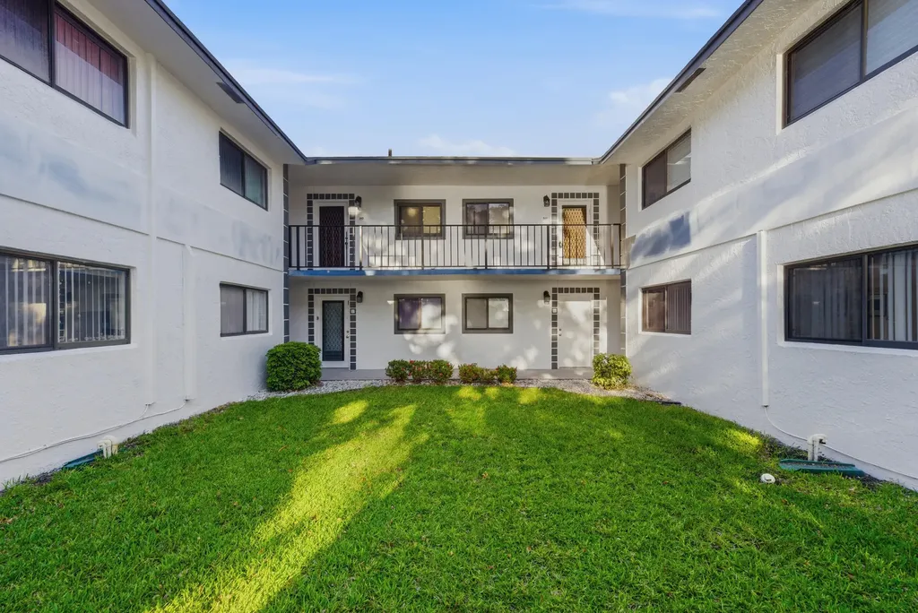 15301 Pembridge Avenue Delray Beach FL 33484
