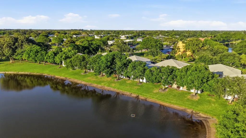 15301 Pembridge Avenue Delray Beach FL 33484