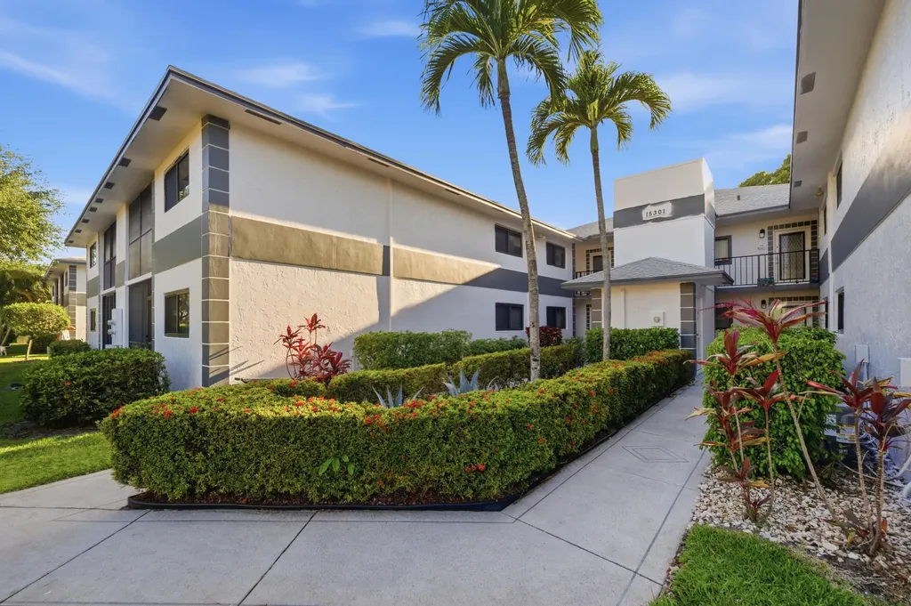 15301 Pembridge Avenue Delray Beach FL 33484