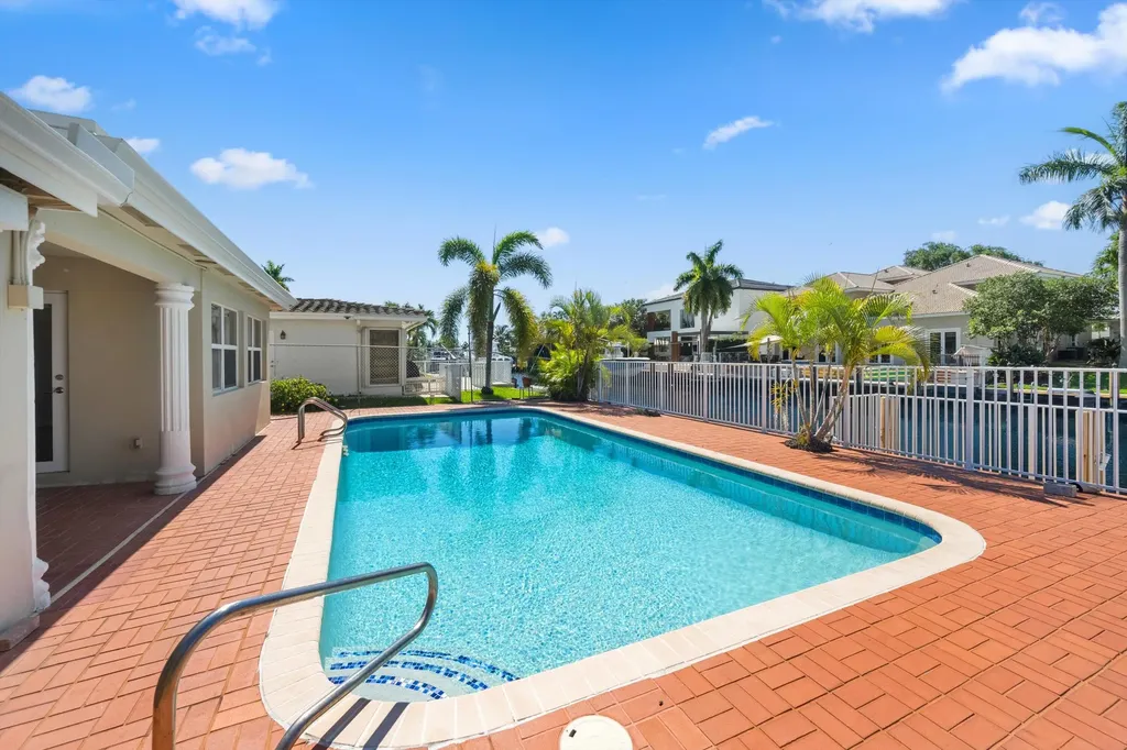 330 SE 9th Court Pompano Beach FL 33060