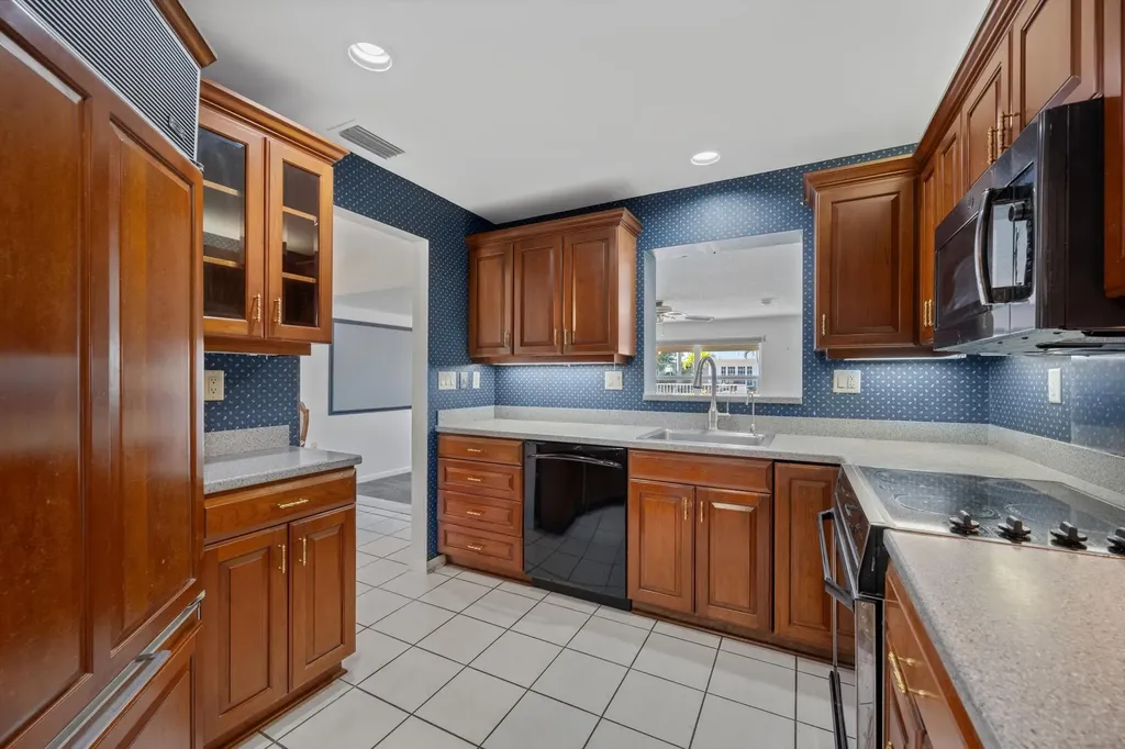 330 SE 9th Court Pompano Beach FL 33060