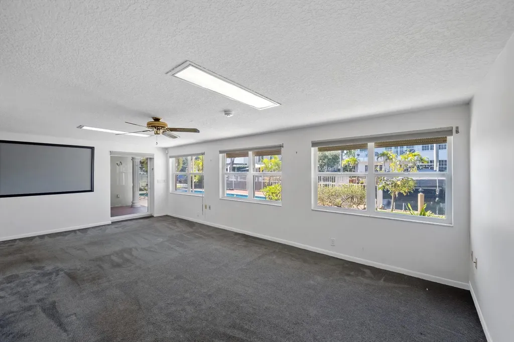 330 SE 9th Court Pompano Beach FL 33060