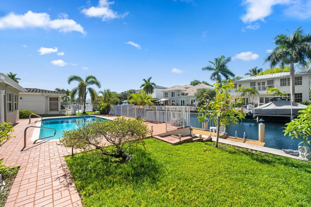 330 SE 9th Court Pompano Beach FL 33060