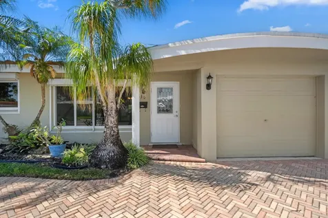 330 SE 9th Court Pompano Beach FL 33060