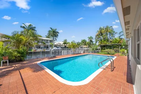 330 SE 9th Court Pompano Beach FL 33060