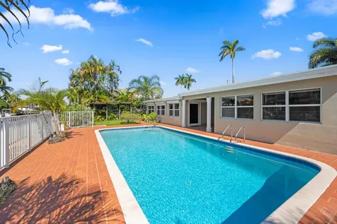 330 SE 9th Court Pompano Beach FL 33060