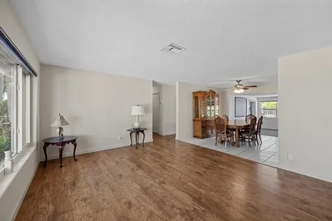 330 SE 9th Court Pompano Beach FL 33060