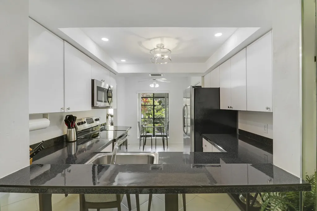 5121 Oak Hill Lane Delray Beach FL 33484