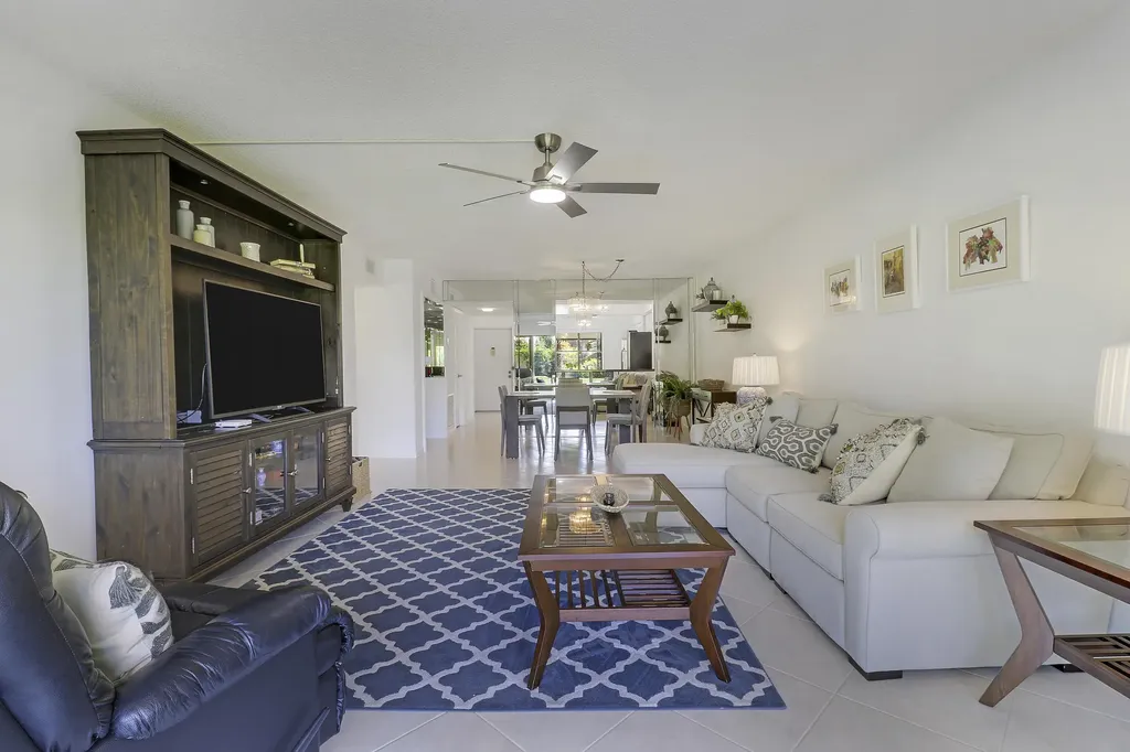 5121 Oak Hill Lane Delray Beach FL 33484