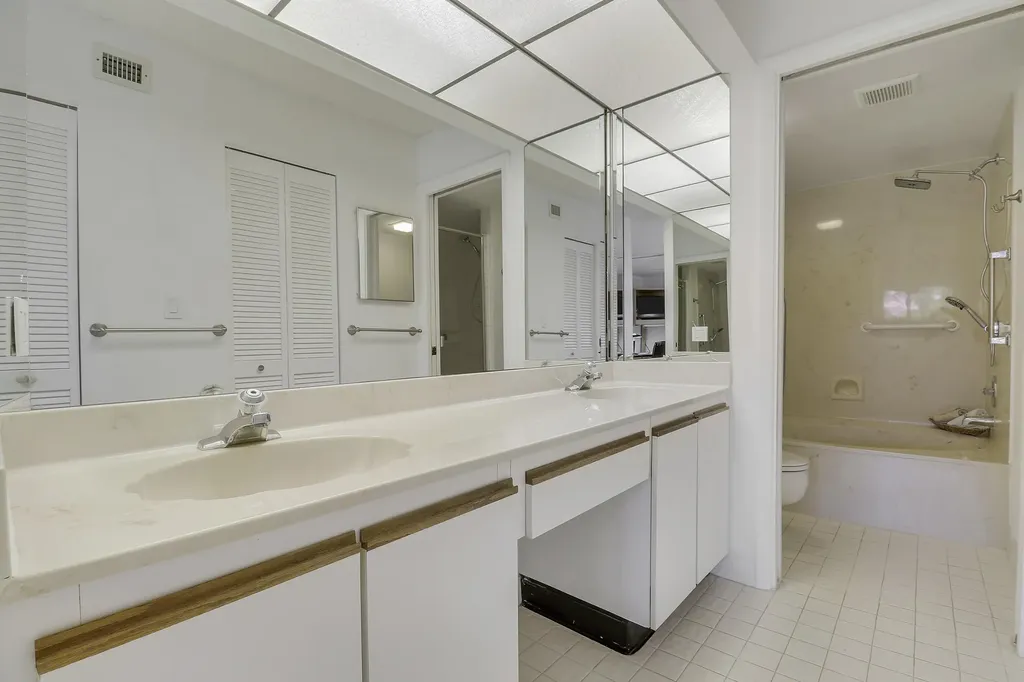 5121 Oak Hill Lane Delray Beach FL 33484