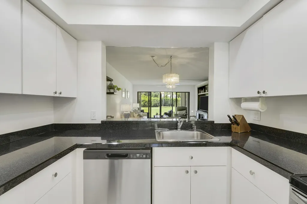 5121 Oak Hill Lane Delray Beach FL 33484