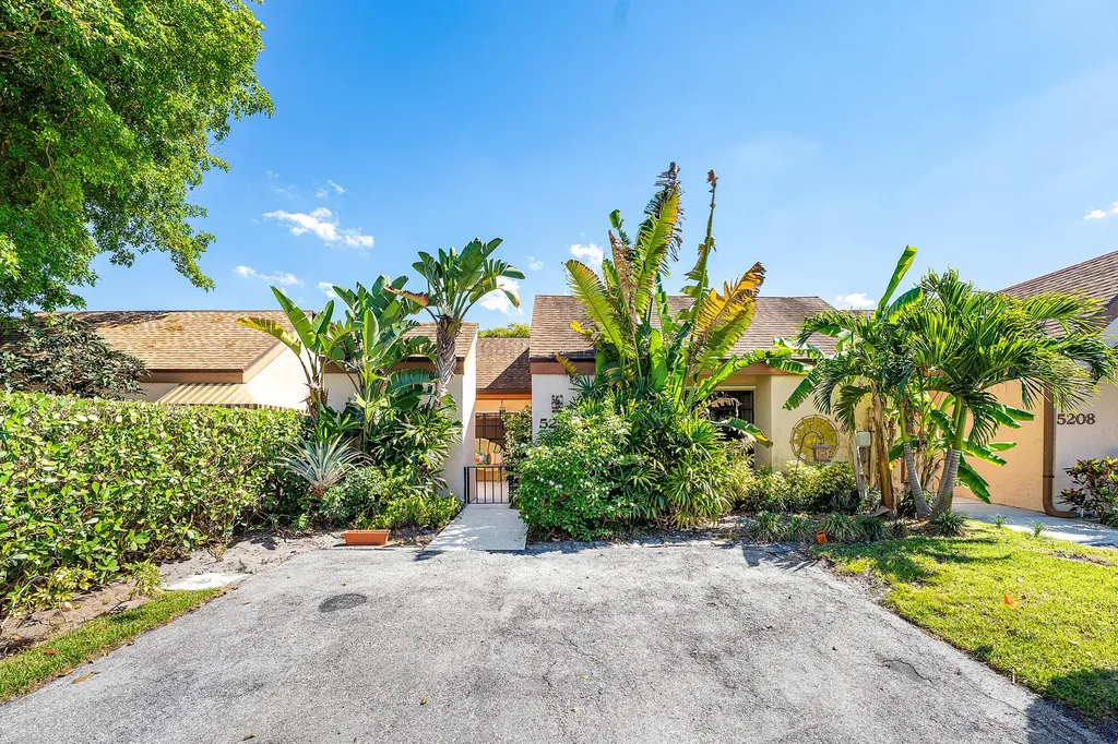 5202 Tarregon Lane Palm Beach Gardens FL 33418