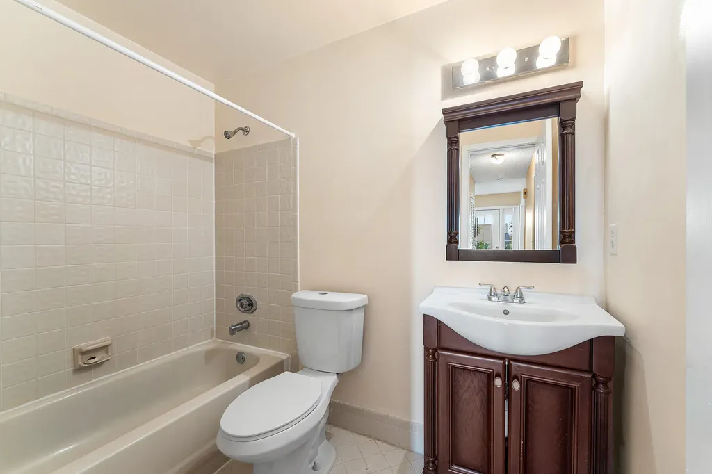 5202 Tarregon Lane Palm Beach Gardens FL 33418