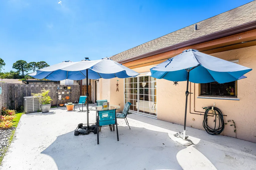 5202 Tarregon Lane Palm Beach Gardens FL 33418