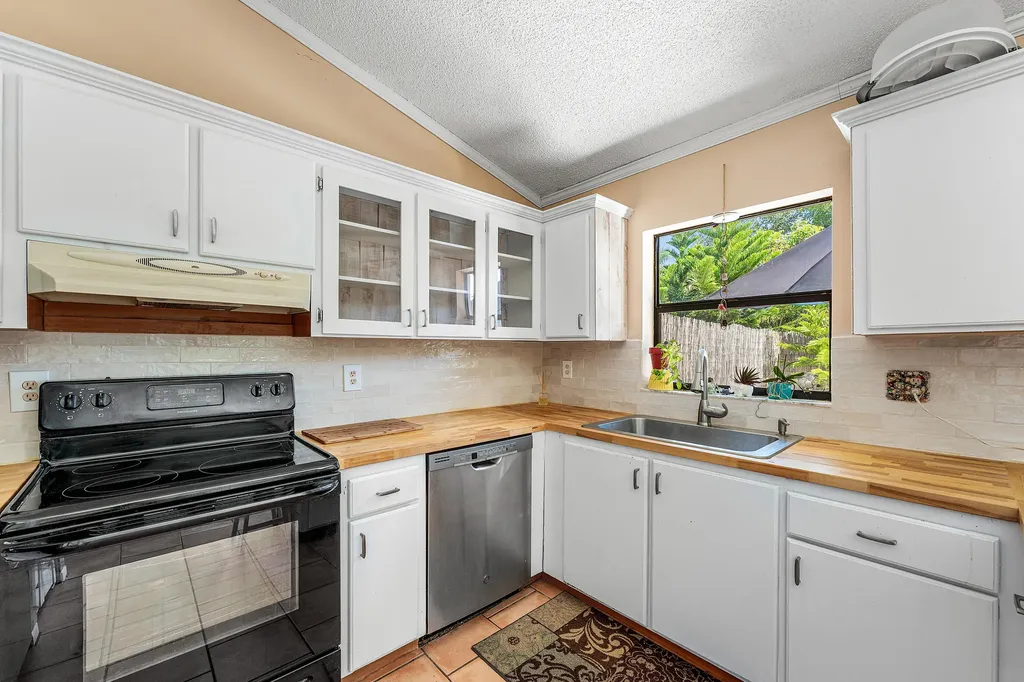 5202 Tarregon Lane Palm Beach Gardens FL 33418