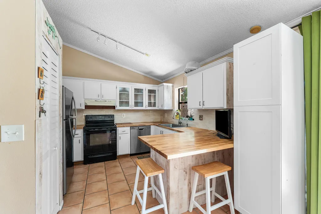 5202 Tarregon Lane Palm Beach Gardens FL 33418