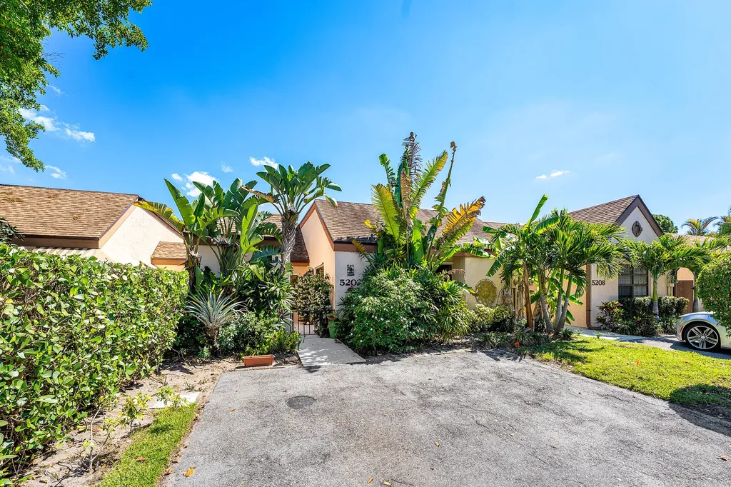 5202 Tarregon Lane Palm Beach Gardens FL 33418