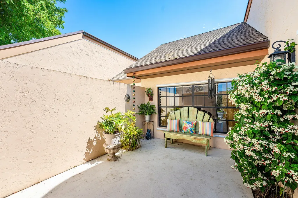 5202 Tarregon Lane Palm Beach Gardens FL 33418