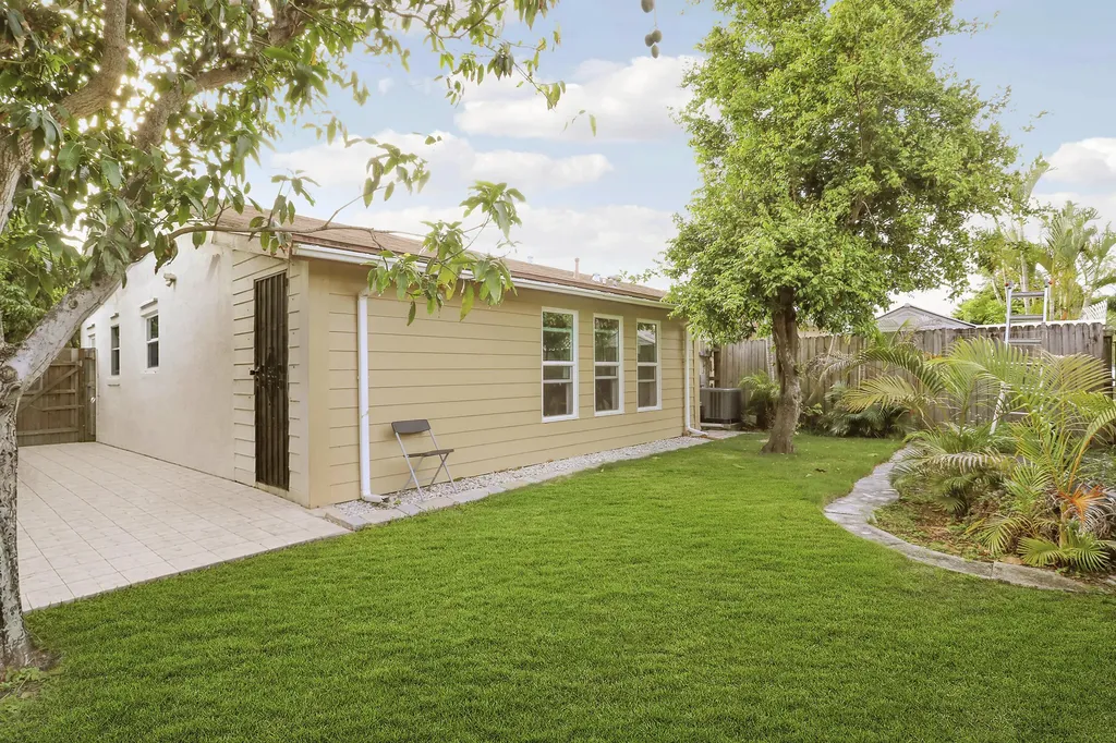 3814 Van Cott Circle West Palm Beach FL 33403
