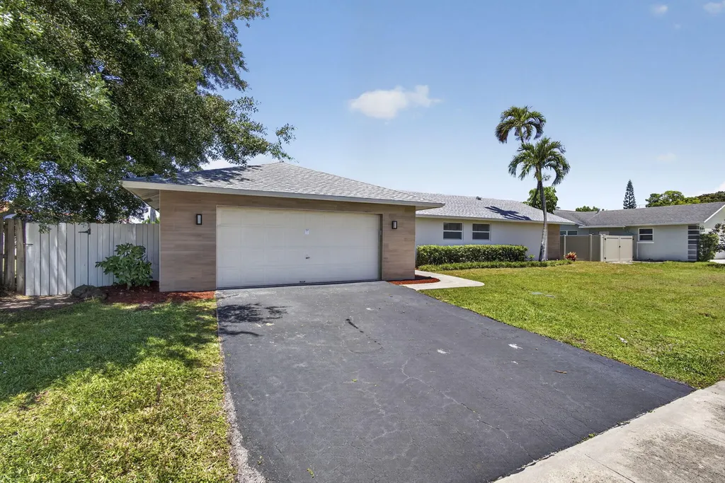 12890 Guilford Circle Wellington FL 33414