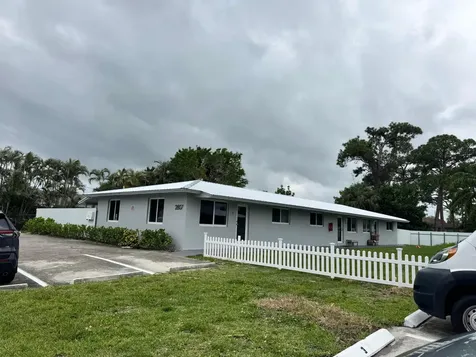 2785 N Reo Lane N Palm Springs FL 33461