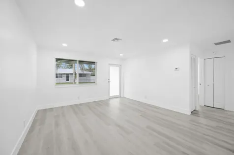 2785 N Reo Lane N Palm Springs FL 33461