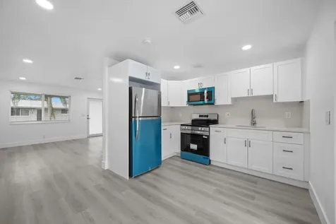 2785 N Reo Lane N Palm Springs FL 33461