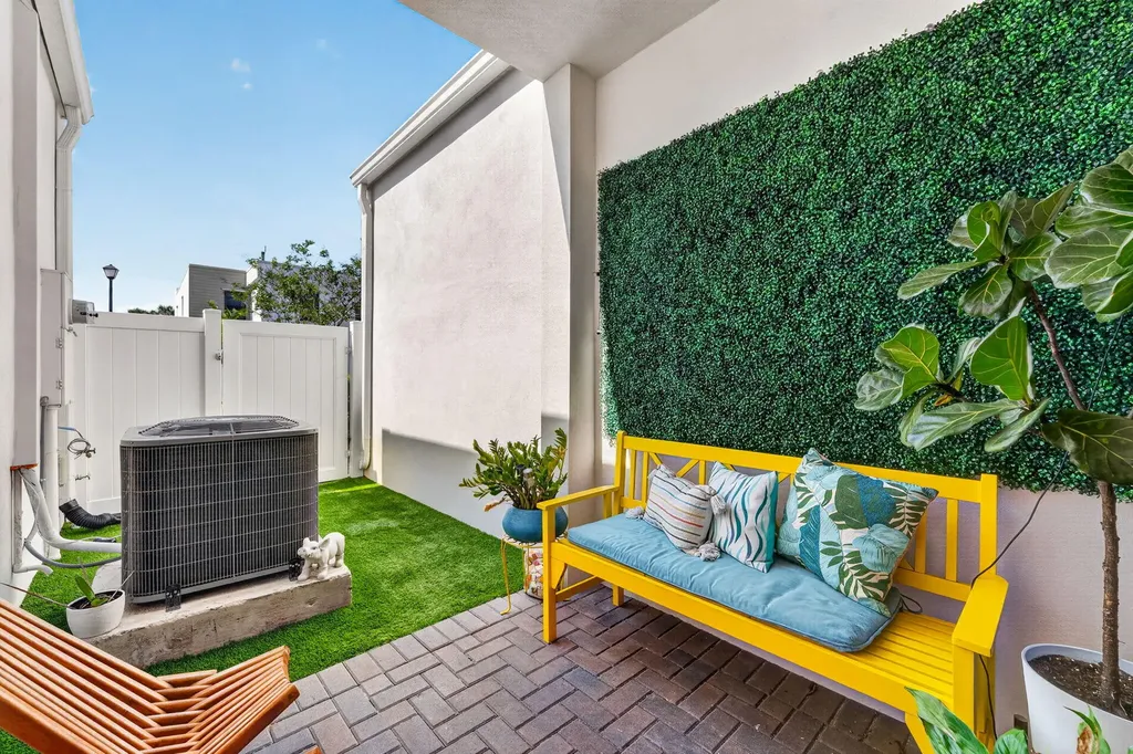 527 NW 17th Street Fort Lauderdale FL 33311