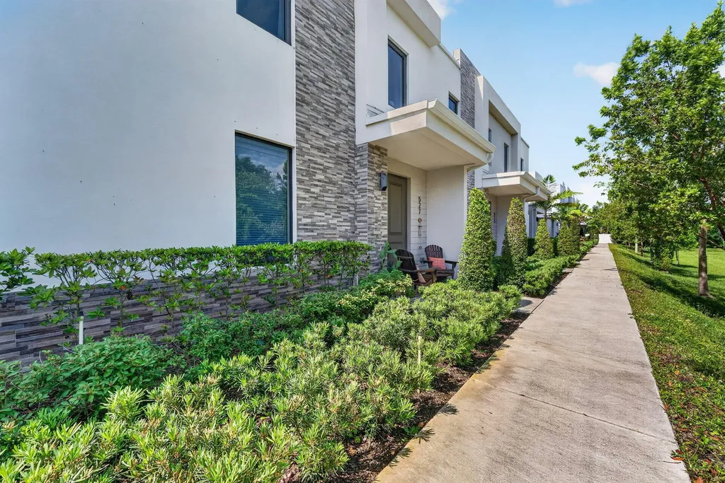 527 NW 17th Street Fort Lauderdale FL 33311