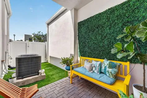 527 NW 17th Street Fort Lauderdale FL 33311