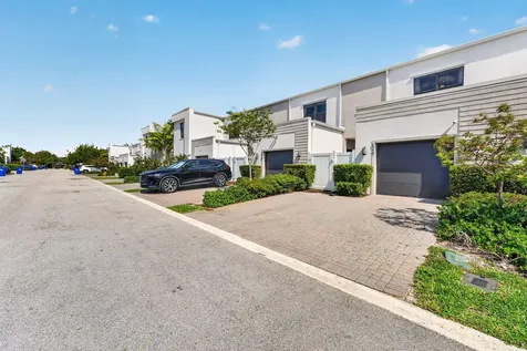 527 NW 17th Street Fort Lauderdale FL 33311