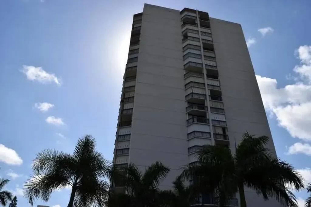 2425 Presidential Way West Palm Beach FL 33401