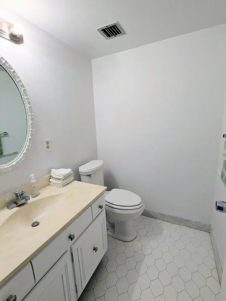 2425 Presidential Way West Palm Beach FL 33401