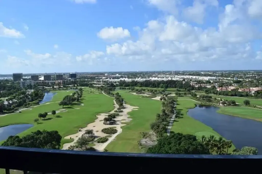 2425 Presidential Way West Palm Beach FL 33401